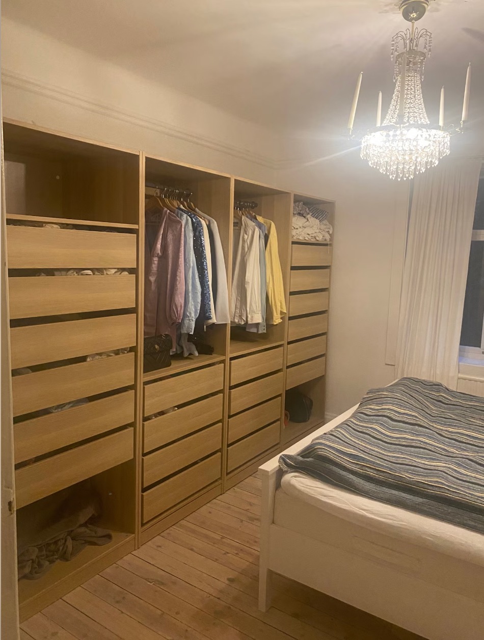 Stort nyoppsatt Garderobeskap fra PAX